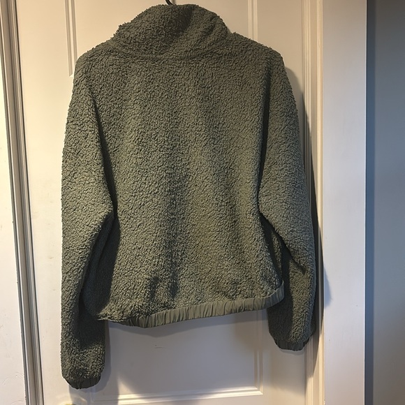 Vuori Sherpa jacket. Moss Green Medium - Picture 2 of 3